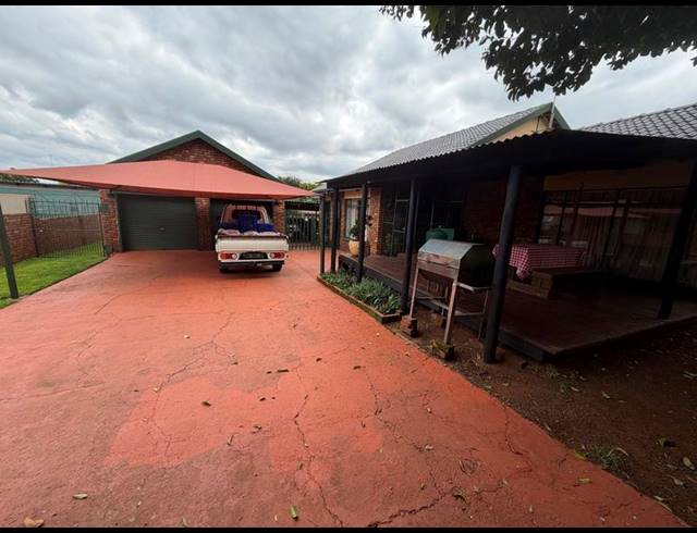 4 BEDROOM HOUSE FOR SALE IN DENNESIG